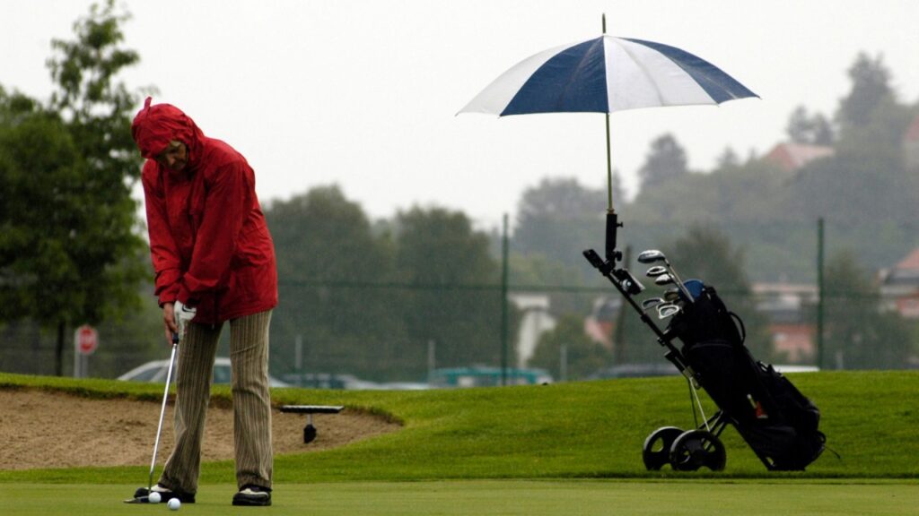 Playing golf in the rain | PlayMoreGolf | Flexible Membership